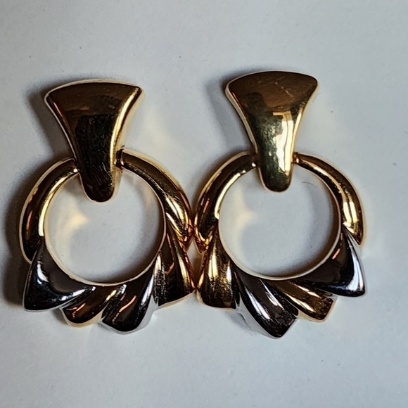 Jewelry - Vintage golden and Silverstone earring